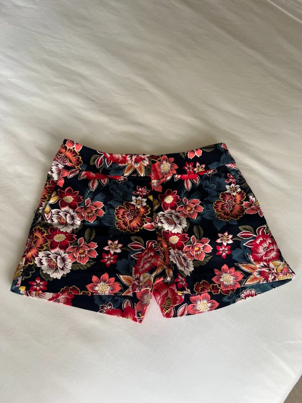 LOFT Mid-Rise Shorts size 0P